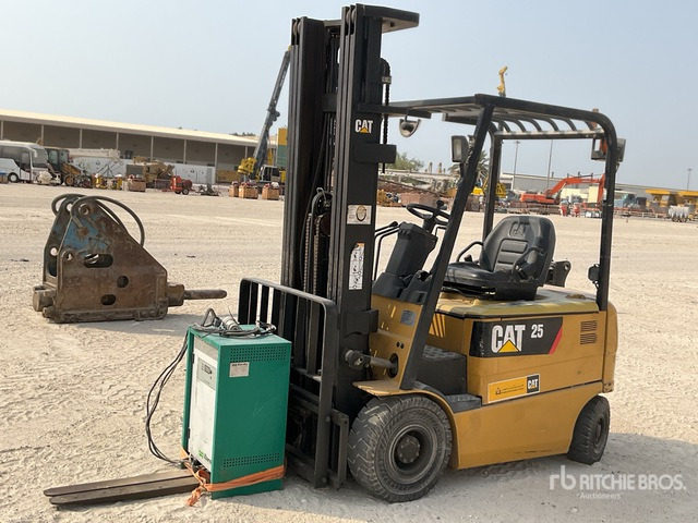 2015 Cat EP25K-PAC 2.5 ton Electric Forklift - Electric forklift: picture 2 2015 Cat EP25K-PAC 2.5 ton Electric Forklift - Electric forklift: picture 2