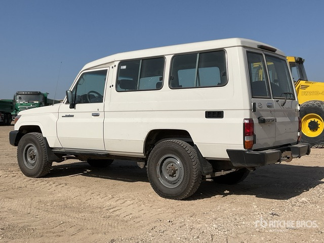 2017 Toyota Land Cruiser 78L 4x4 SUV - SUV: picture 2 2017 Toyota Land Cruiser 78L 4x4 SUV - SUV: picture 2