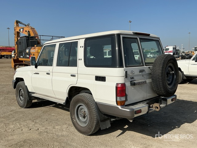 2017 Toyota Land Cruiser LX 76L 4x4 SUV - SUV: picture 2 2017 Toyota Land Cruiser LX 76L 4x4 SUV - SUV: picture 2