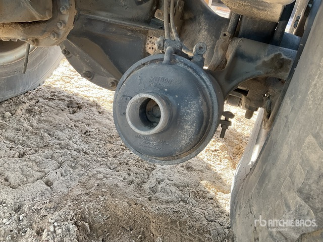 1992 Volvo NL10 1989 Atlas K3503C Knuckle Boom ... Truck Tractor w/Crane - Tractor unit: picture 5 1992 Volvo NL10 1989 Atlas K3503C Knuckle Boom ... Truck Tractor w/Crane - Tractor unit: picture 5