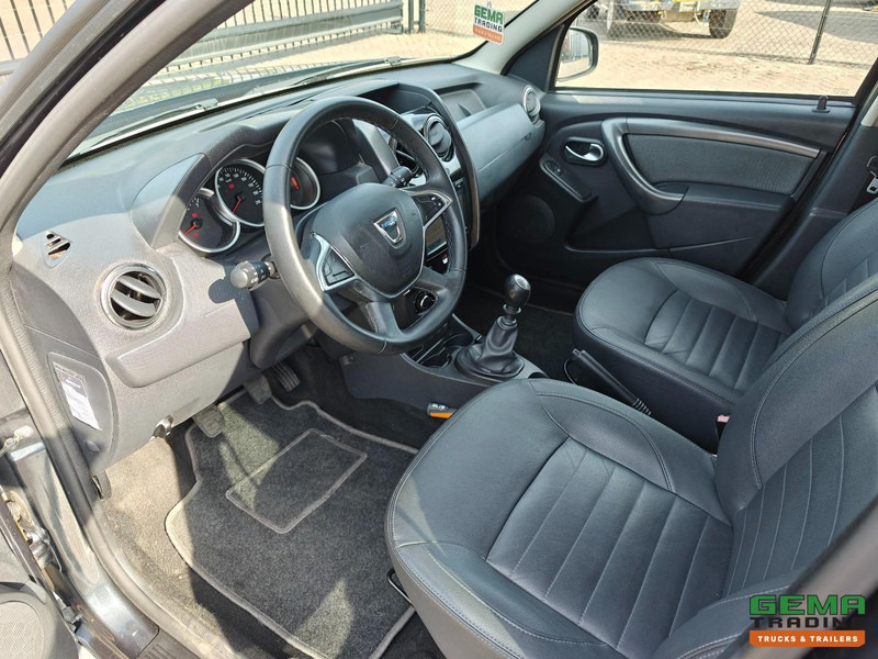 Dacia Duster 1.2 TCe Prestige 125PK - Navigatie - Trekhaak - Camera - 82.000km - NAP - 07/2026 APK - EXPORT - Car: picture 5 Dacia Duster 1.2 TCe Prestige 125PK - Navigatie - Trekhaak - Camera - 82.000km - NAP - 07/2026 APK - EXPORT - Car: picture 5