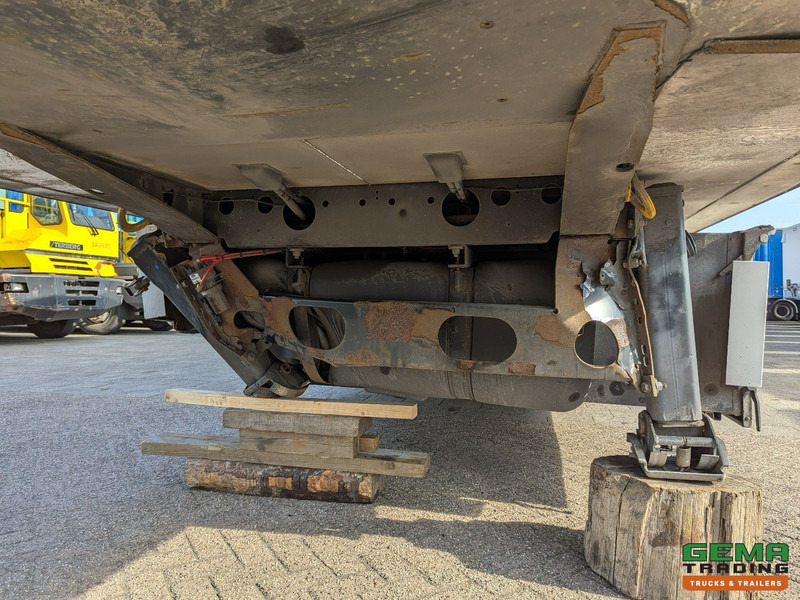 Krone SD 3-Assen SAF - Koel-VriesTransport - Schijfremmen - Carrier Maxima 1300 - Palletkisten - Steunpoten zijn Krom - Refrigerator semi-trailer: picture 4 Krone SD 3-Assen SAF - Koel-VriesTransport - Schijfremmen - Carrier Maxima 1300 - Palletkisten - Steunpoten zijn Krom - Refrigerator semi-trailer: picture 4