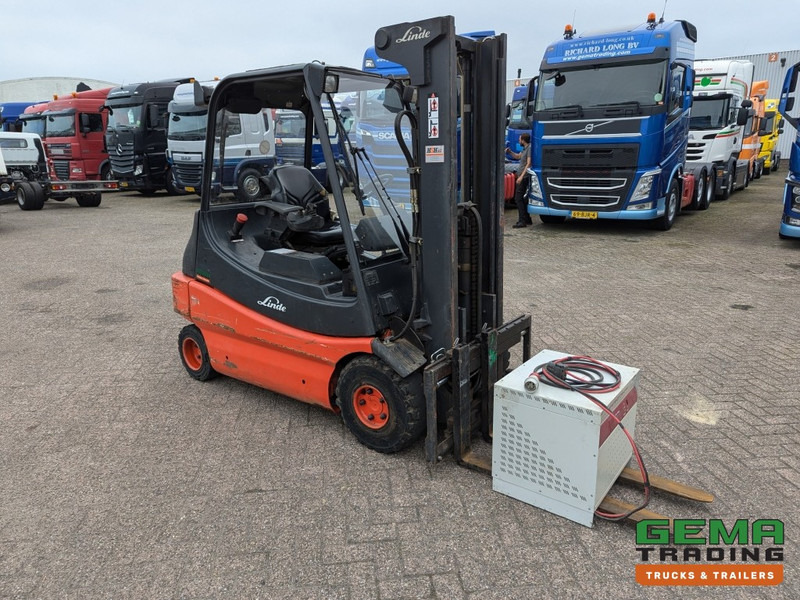 Electric forklift Linde E30 02 - 4058 uur - Duplex Mast - Volrubber Banden - Eurotron 80V-80A Oplader (M34): picture 15