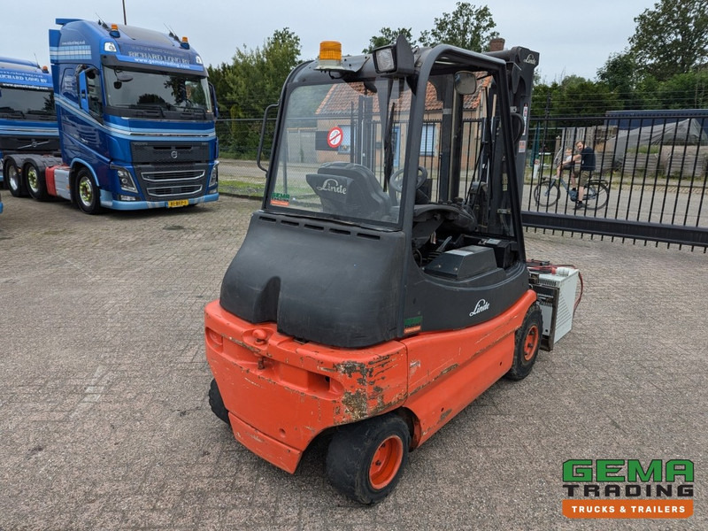 Electric forklift Linde E30 02 - 4058 uur - Duplex Mast - Volrubber Banden - Eurotron 80V-80A Oplader (M34): picture 16