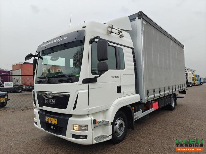 MAN TGL 12.250 4x2 Slaapcab Euro6B - StandAirco - Schuifzeilenbak 6.19m + Laadklep 1500KG - SMARTTacho V2 - 01/2026 APK - Curtain side truck: picture 1 MAN TGL 12.250 4x2 Slaapcab Euro6B - StandAirco - Schuifzeilenbak 6.19m + Laadklep 1500KG - SMARTTacho V2 - 01/2026 APK - Curtain side truck: picture 1