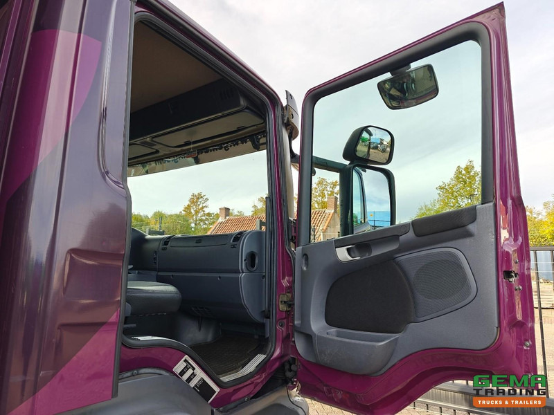 Refrigerator truck Scania P230 4x2 Dagcab Euro5 - Koel-VriesBak 7.55m + Carrier Supra 950MT + Laadklep 2000kg: picture 12 Refrigerator truck Scania P230 4x2 Dagcab Euro5 - Koel-VriesBak 7.55m + Carrier Supra 950MT + Laadklep 2000kg: picture 12