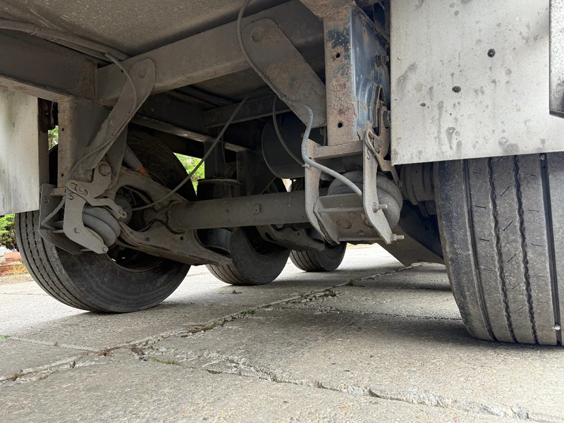 Chereau 3 Axle FRIGO Carier Vector 1850 7CM Side H260cm - Refrigerator semi-trailer: picture 4 Chereau 3 Axle FRIGO Carier Vector 1850 7CM Side H260cm - Refrigerator semi-trailer: picture 4