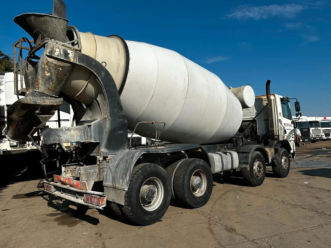 DAF CF 85.430 8X4 9m3 Mixer Spring/Spring ZF Manual - Concrete mixer truck: picture 4 DAF CF 85.430 8X4 9m3 Mixer Spring/Spring ZF Manual - Concrete mixer truck: picture 4