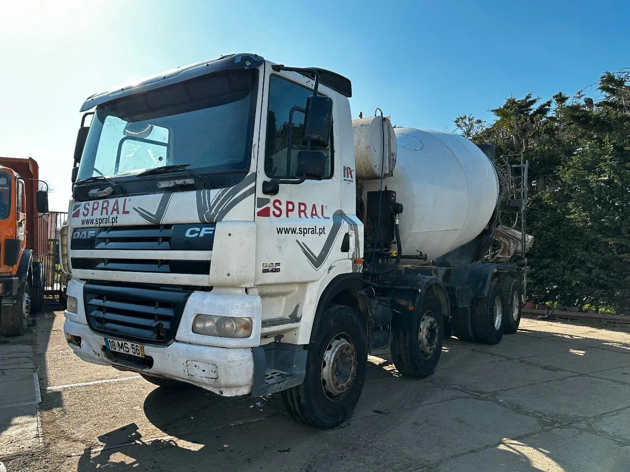 DAF CF 85.430 8X4 9m3 Mixer Spring/Spring ZF Manual - Concrete mixer truck: picture 2 DAF CF 85.430 8X4 9m3 Mixer Spring/Spring ZF Manual - Concrete mixer truck: picture 2