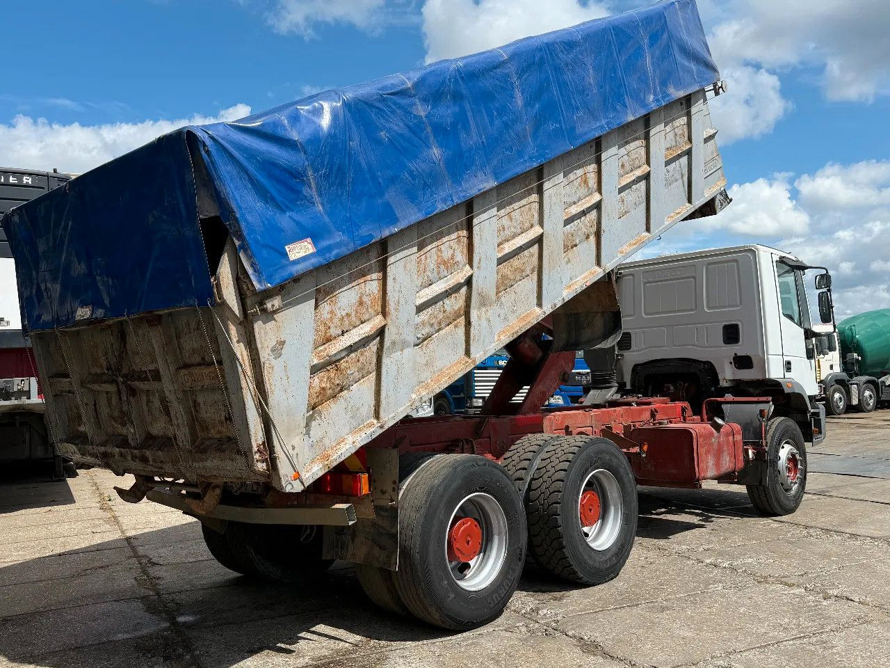 Iveco Eurotrakker 380 E34 6X4 Tipper Spring/Spring Eur - Tipper: picture 4 Iveco Eurotrakker 380 E34 6X4 Tipper Spring/Spring Eur - Tipper: picture 4