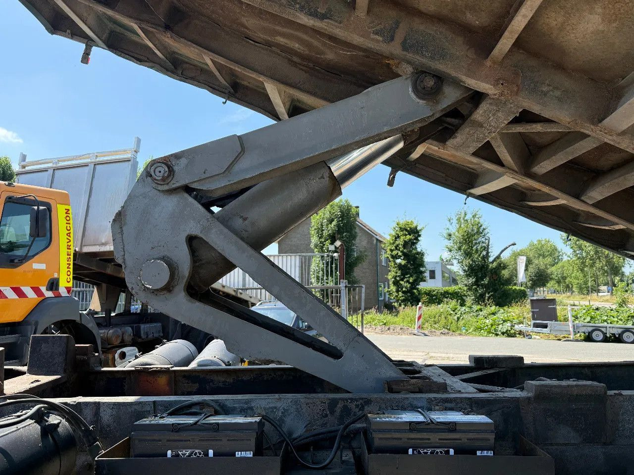 Tipper MAN 35.372 8X4 Tipper Spring/Spring ZF Manual Gear E: picture 8