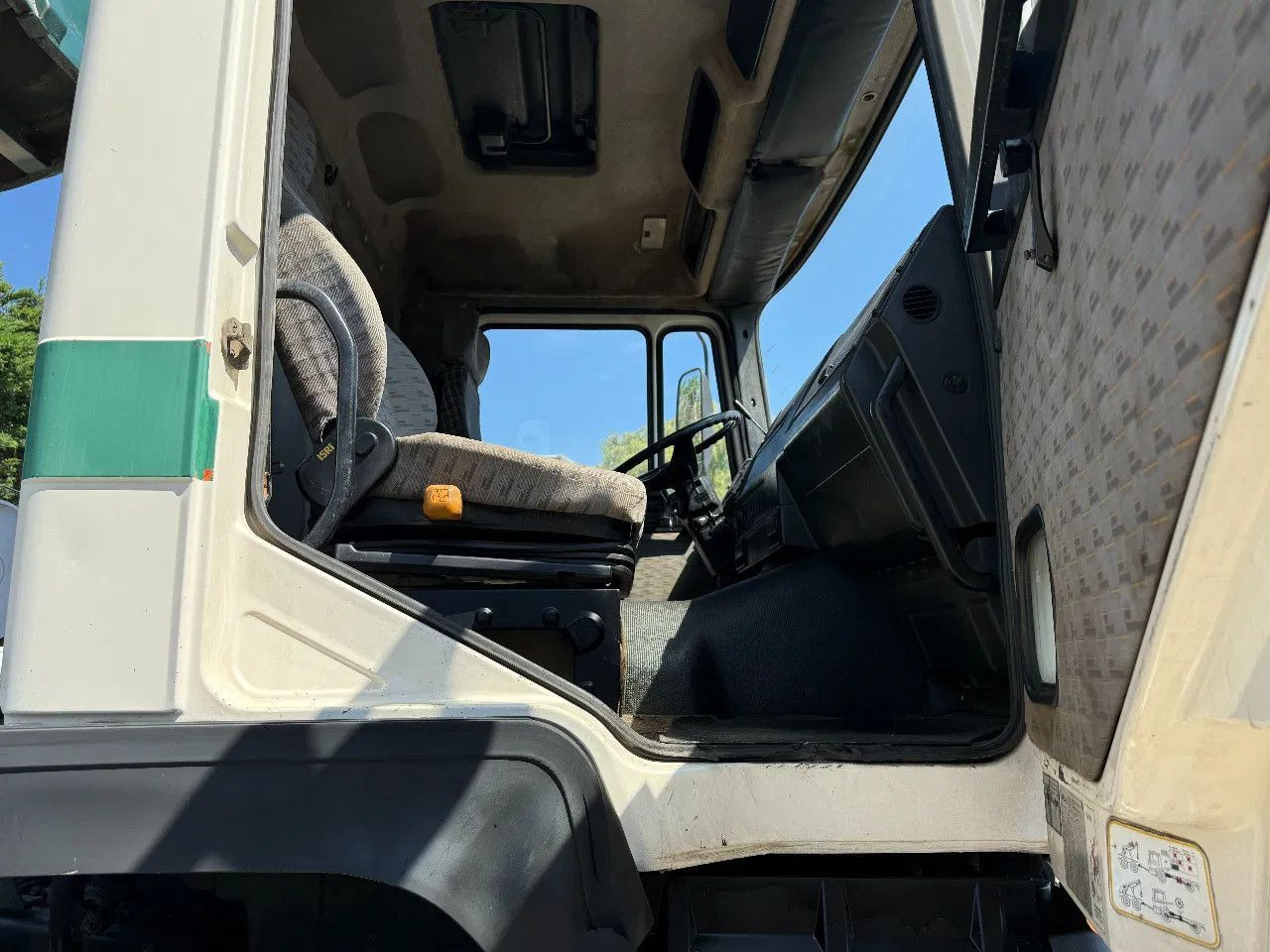 Tipper MAN 35.372 8X4 Tipper Spring/Spring ZF Manual Gear E: picture 11