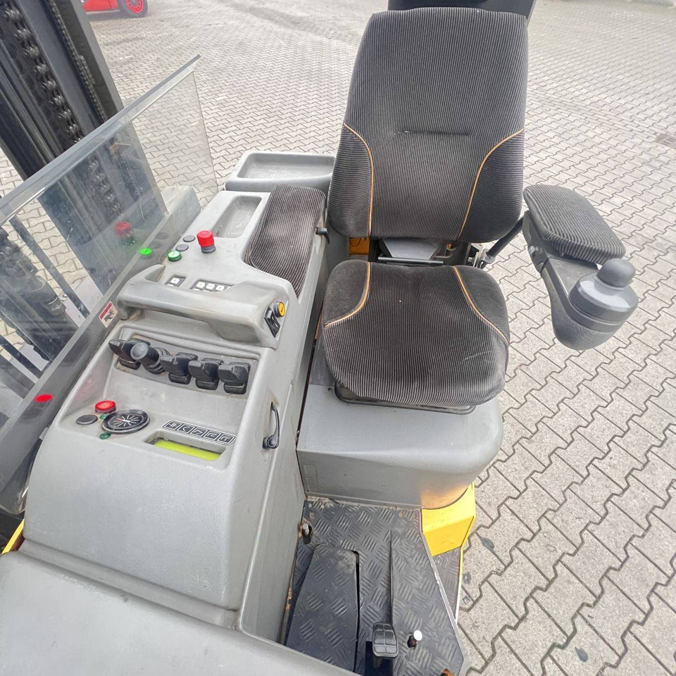 Atlet UFS250DTFVRE585 - 4-way reach truck: picture 4 Atlet UFS250DTFVRE585 - 4-way reach truck: picture 4