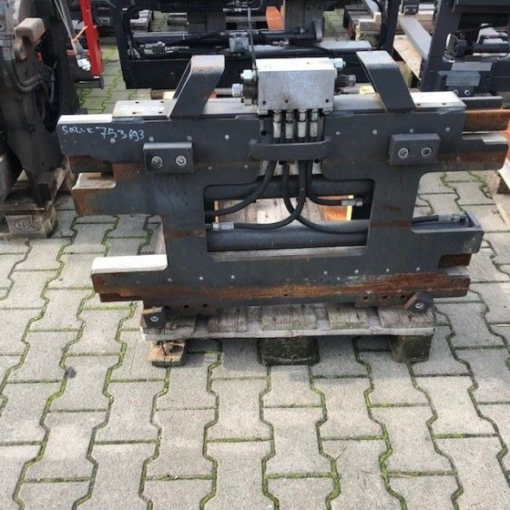 Meyer Fork positioner with side shift - Attachment for Material handling equipment: picture 2 Meyer Fork positioner with side shift - Attachment for Material handling equipment: picture 2