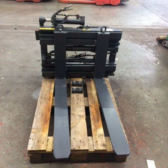 Stabau Fork positioner with separate side shift - Attachment for Material handling equipment: picture 2 Stabau Fork positioner with separate side shift - Attachment for Material handling equipment: picture 2