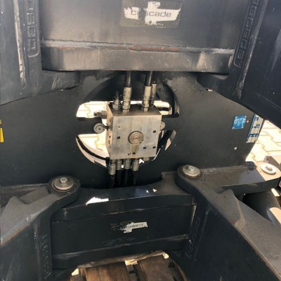 Cascade 360° Rotating Paper Roll Clamp - Clamp for Material handling equipment: picture 4 Cascade 360° Rotating Paper Roll Clamp - Clamp for Material handling equipment: picture 4