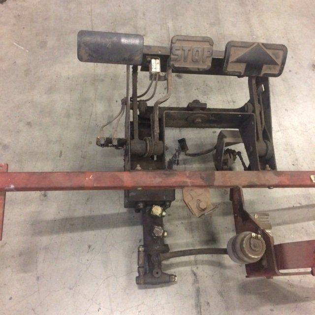 Foot Pedal for Linde E35P, Series 337 - Pedal for Material handling equipment: picture 2 Foot Pedal for Linde E35P, Series 337 - Pedal for Material handling equipment: picture 2