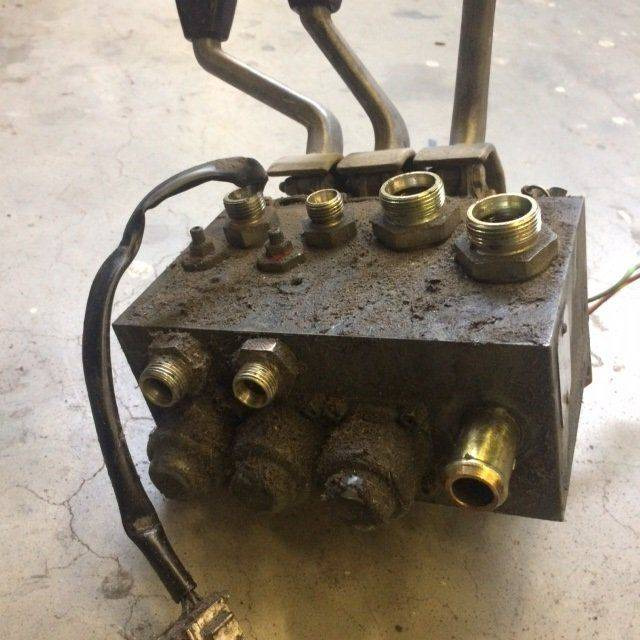 Hydraulic Control valve for Jungheinrich EFG DG 12.5/15B - Hydraulic valve for Material handling equipment: picture 2 Hydraulic Control valve for Jungheinrich EFG DG 12.5/15B - Hydraulic valve for Material handling equipment: picture 2