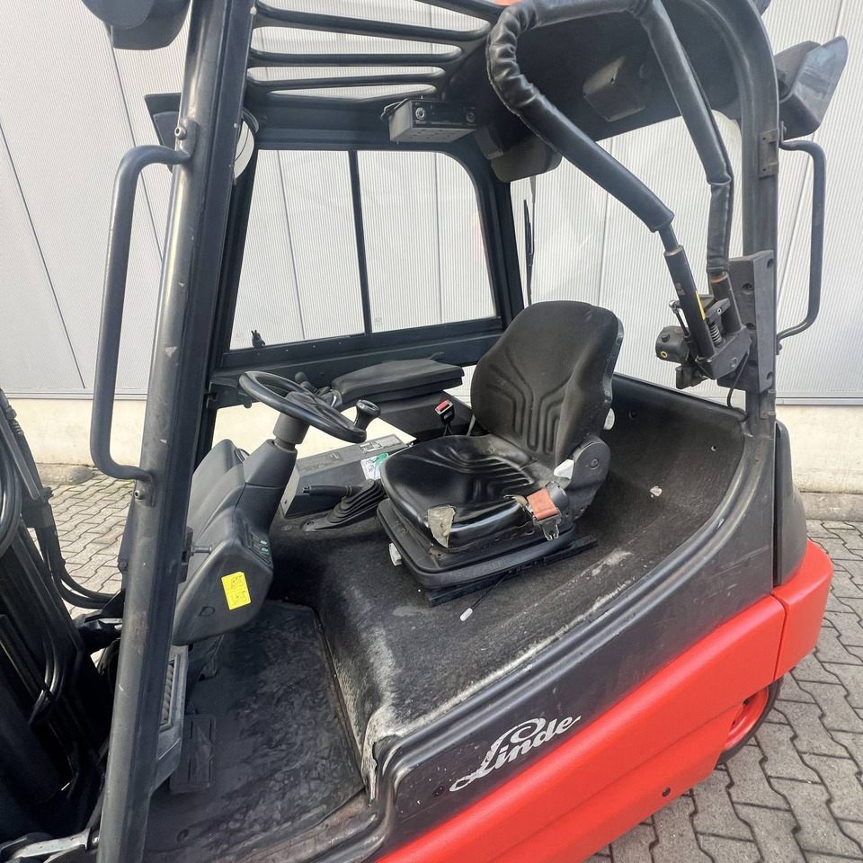 Linde E30 (336-02) - Electric forklift: picture 4 Linde E30 (336-02) - Electric forklift: picture 4