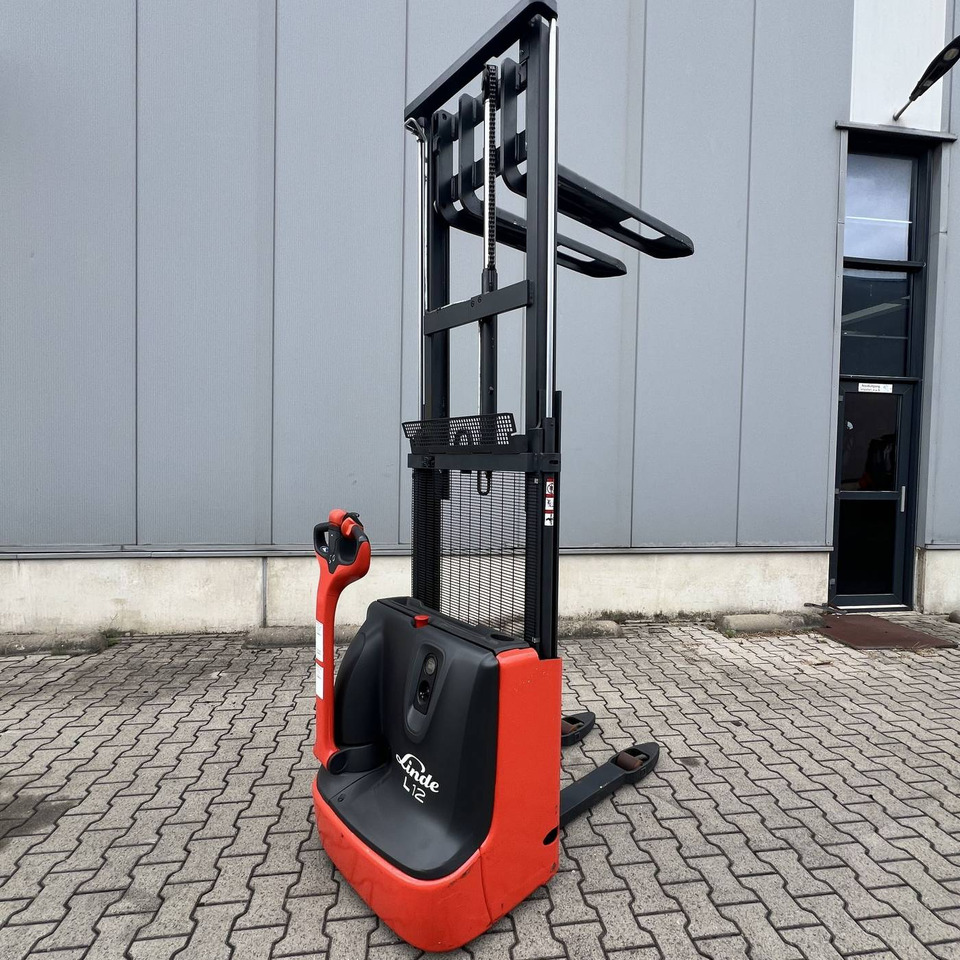 Linde L12 (1172) - Stacker: picture 3 Linde L12 (1172) - Stacker: picture 3