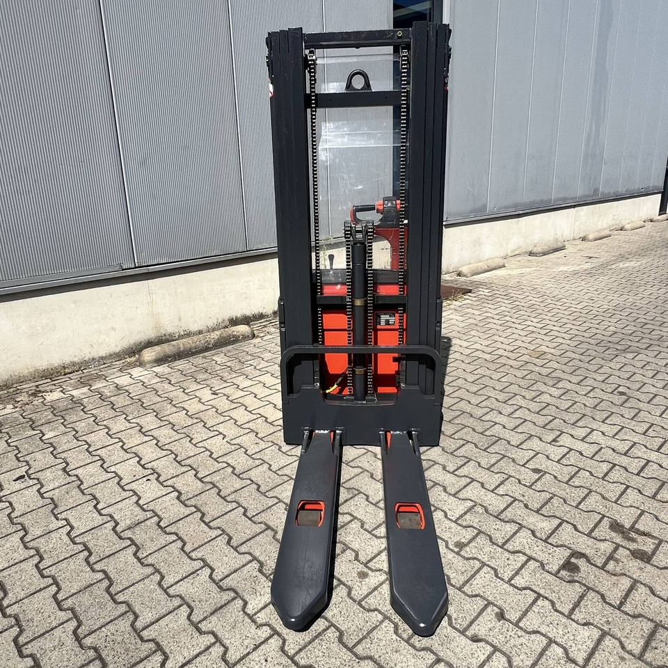 Stacker Linde L12 (379): picture 12 Stacker Linde L12 (379): picture 12