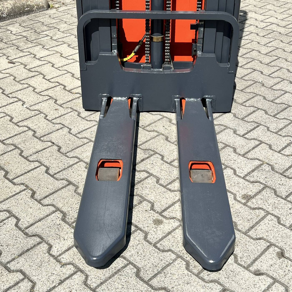 Stacker Linde L12 (379): picture 13 Stacker Linde L12 (379): picture 13