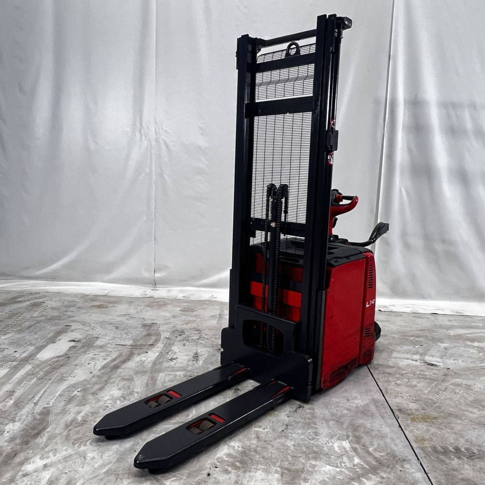 Linde L14AP (133) - Stacker: picture 2 Linde L14AP (133) - Stacker: picture 2