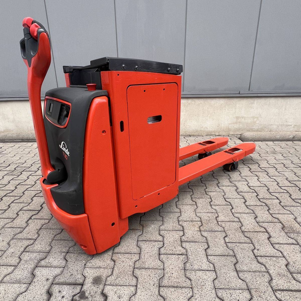 Linde T30 (1153) - Pallet truck: picture 2 Linde T30 (1153) - Pallet truck: picture 2