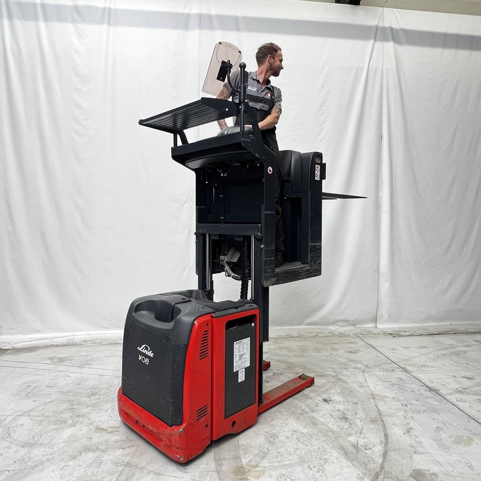 Linde V08-02 (1110) - Order picker: picture 5 Linde V08-02 (1110) - Order picker: picture 5