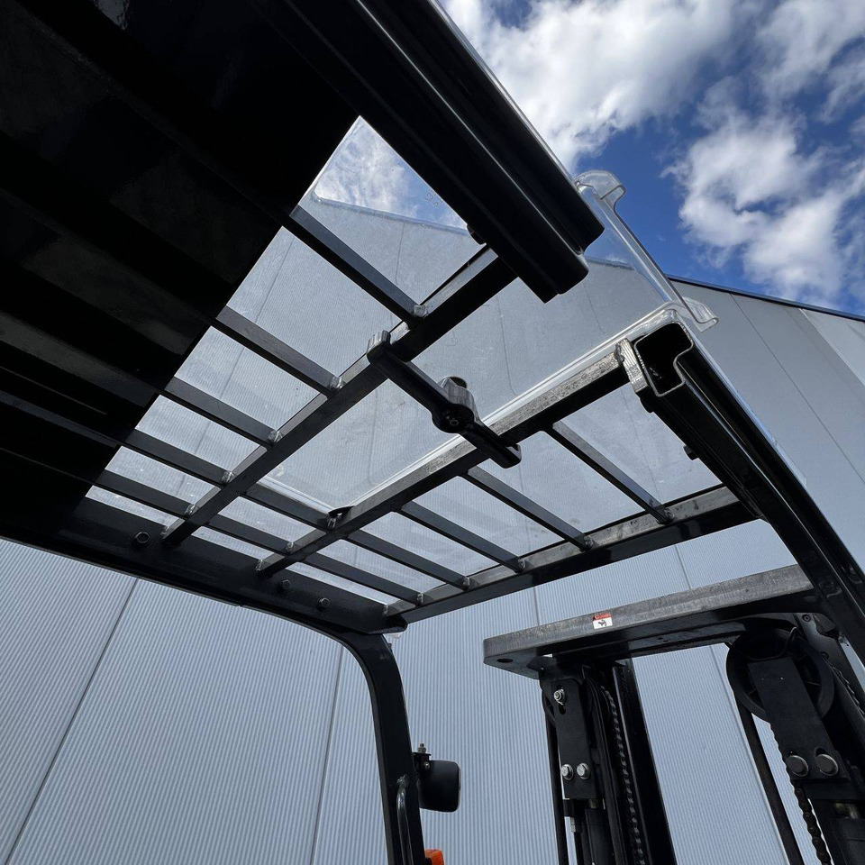 Electric forklift Nissan TX16 (G1N1L16Q): picture 12