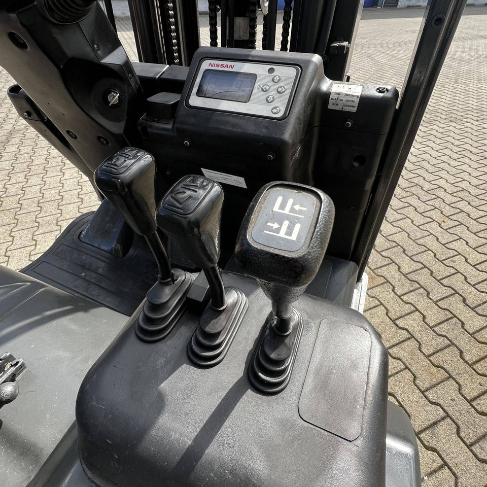 Electric forklift Nissan TX16 (G1N1L16Q): picture 6