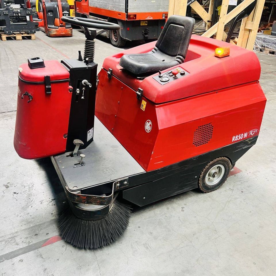 RCM R850NE - Industrial sweeper: picture 1 RCM R850NE - Industrial sweeper: picture 1