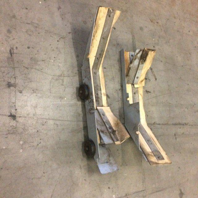 Skirt Weldment Left and Right for Nilfisk BR 850 - Spare parts for Cleaning machinery: picture 1 Skirt Weldment Left and Right for Nilfisk BR 850 - Spare parts for Cleaning machinery: picture 1