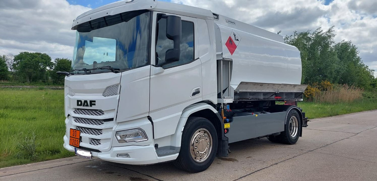 DAF XD300FA - Tanker truck: picture 1 DAF XD300FA - Tanker truck: picture 1