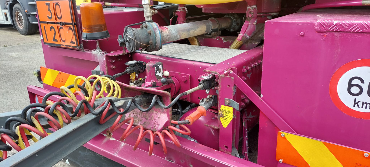 MAN - Tanker truck: picture 5 MAN - Tanker truck: picture 5