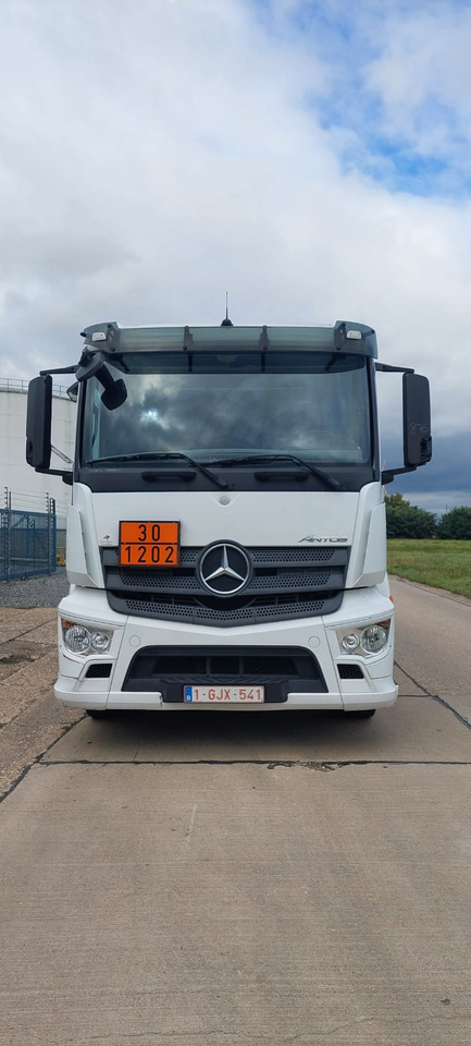 Tanker truck MERCEDES ANTOS: picture 5