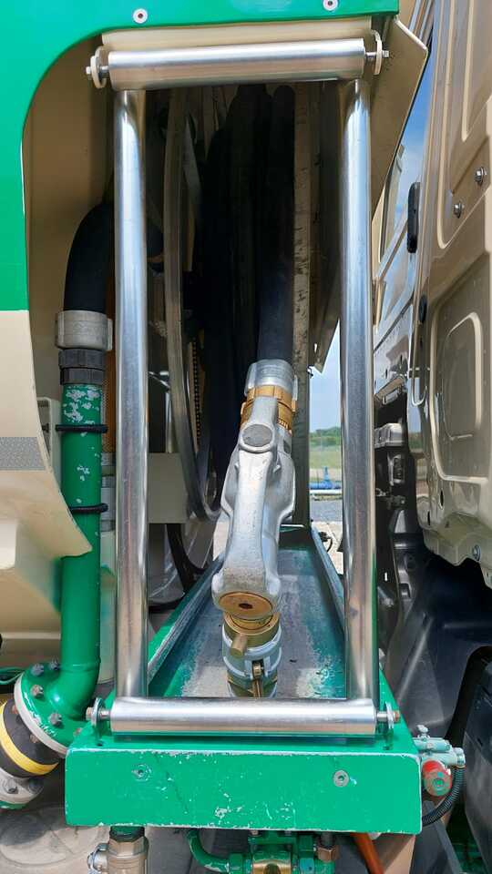 MERCEDES ANTOS - Tanker truck: picture 3 MERCEDES ANTOS - Tanker truck: picture 3
