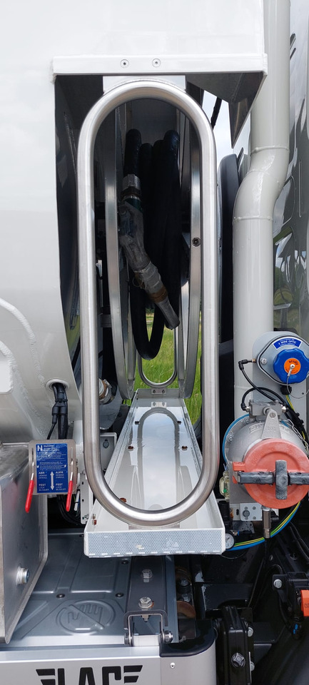 VOLVO FL - Tanker truck: picture 3 VOLVO FL - Tanker truck: picture 3