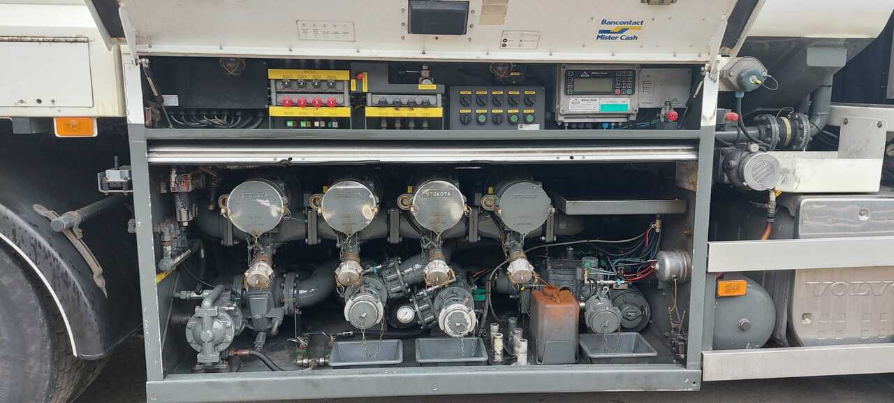 Tanker truck VOLVO FM: picture 14