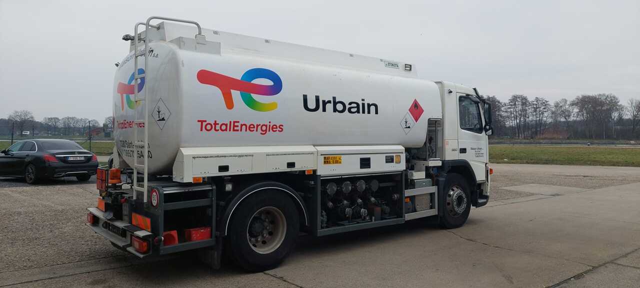 Tanker truck VOLVO FM: picture 10
