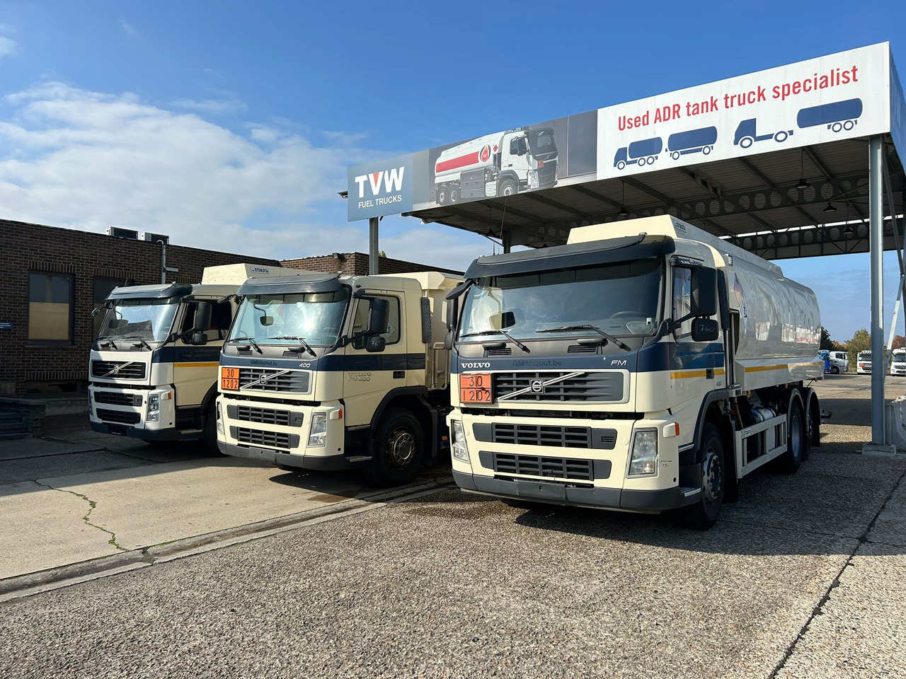 VOLVO FM (lot of 3) - Tanker truck: picture 1 VOLVO FM (lot of 3) - Tanker truck: picture 1