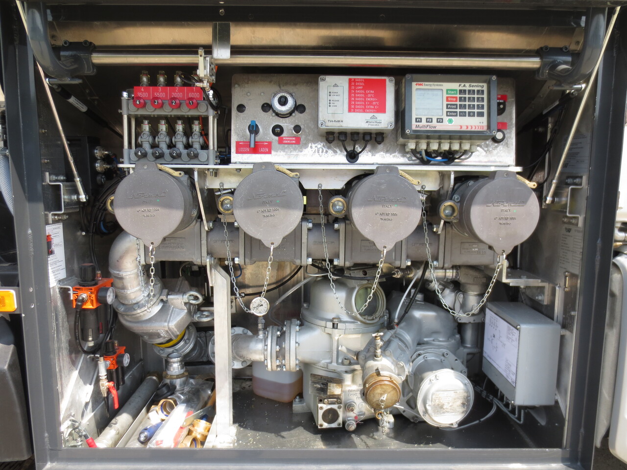 Tanker truck Volvo FM: picture 10