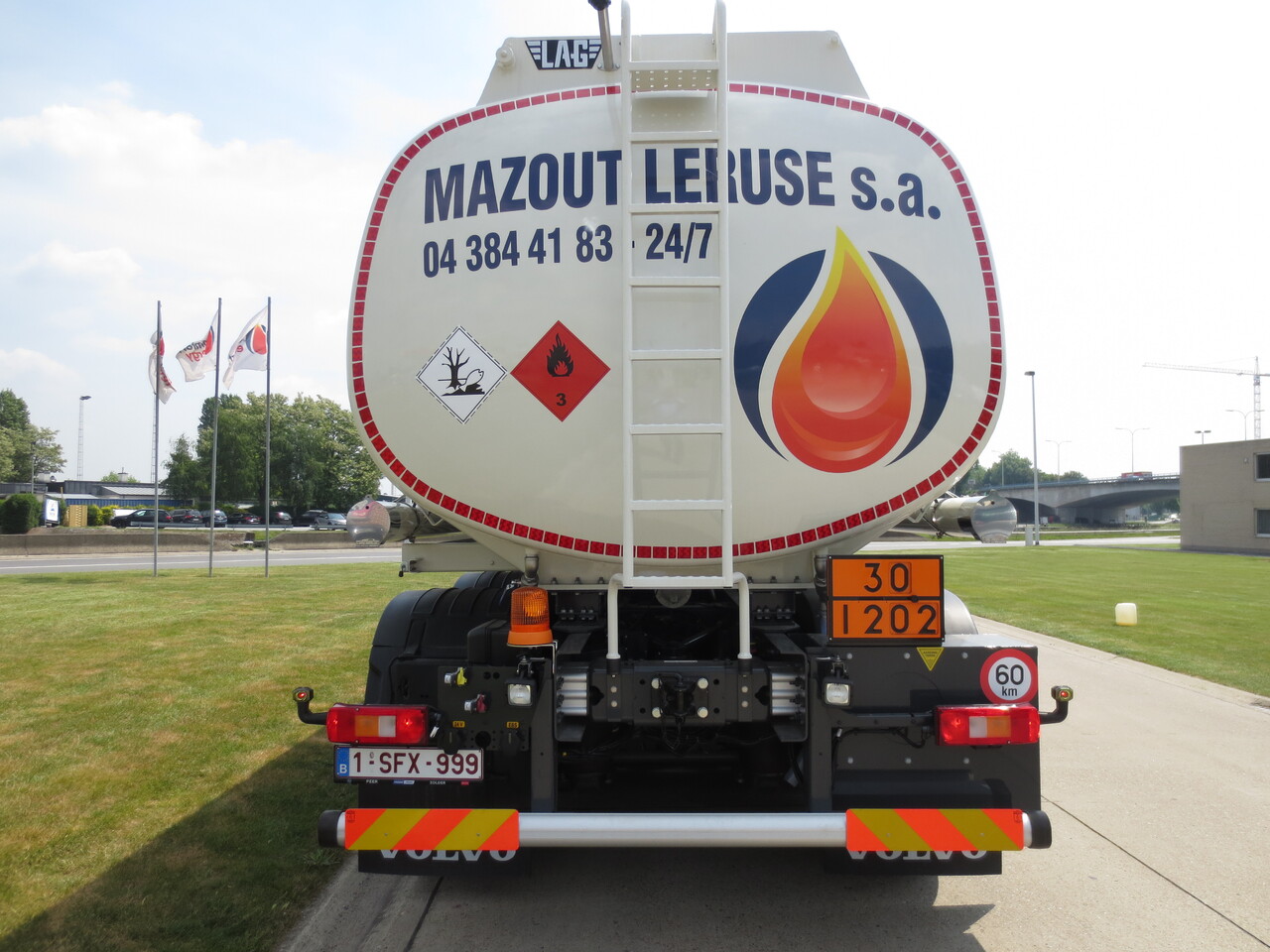 Tanker truck Volvo FM: picture 7