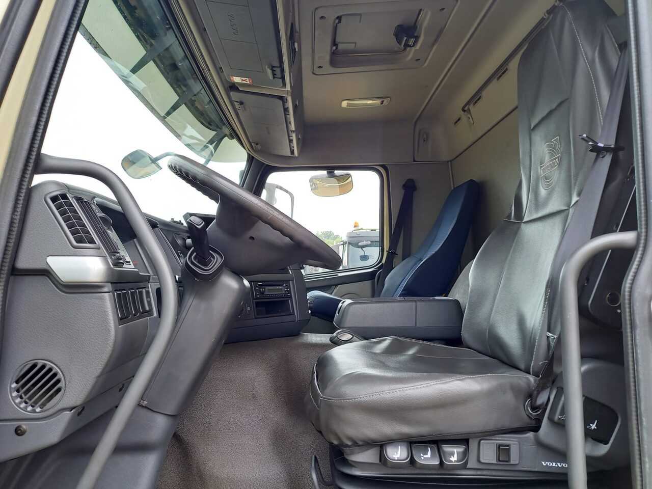 Volvo FM - Tanker truck: picture 4 Volvo FM - Tanker truck: picture 4