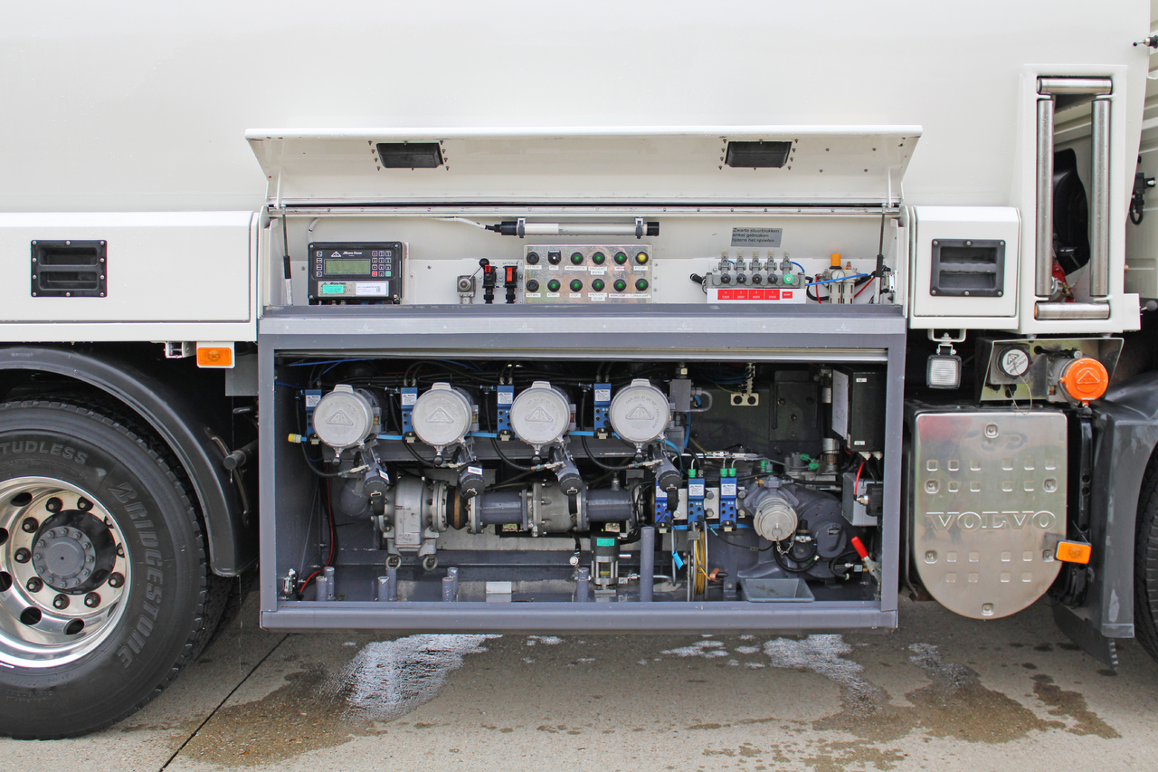 Volvo FM - Tanker truck: picture 2 Volvo FM - Tanker truck: picture 2