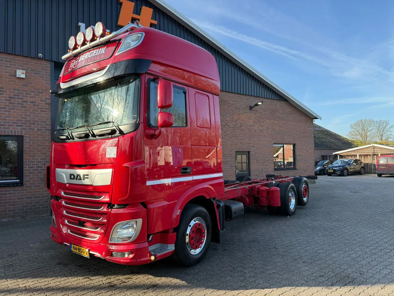 DAF XF 530 6X2 FAS Full air Alcoa Retarder Stuuras 7.6M Chassis NL-truck - Cab chassis truck: picture 1 DAF XF 530 6X2 FAS Full air Alcoa Retarder Stuuras 7.6M Chassis NL-truck - Cab chassis truck: picture 1