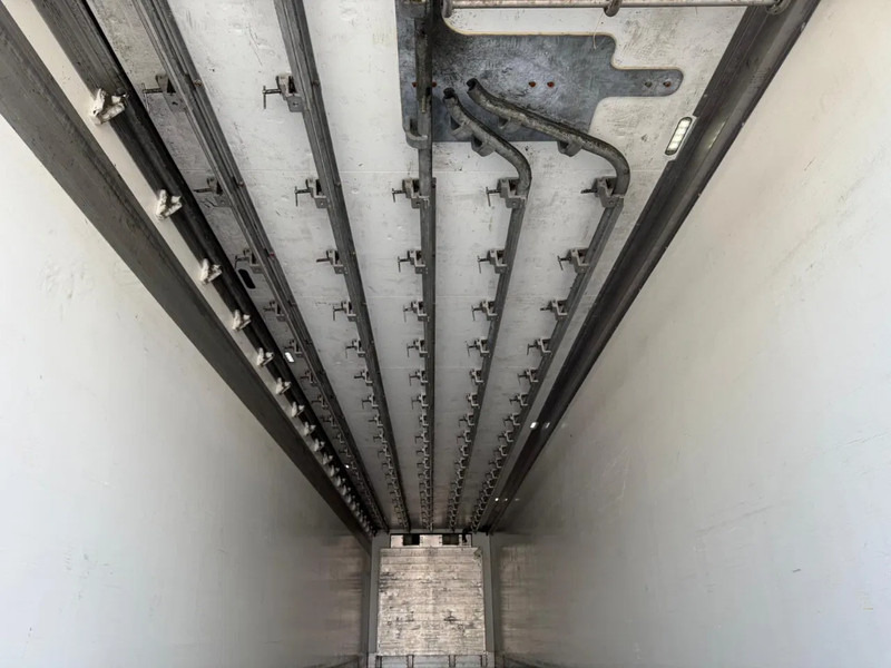 Isothermal semi-trailer Schmitz Cargobull SKO 24 5x Meatrails Rohrbahnen Fleisch Hooks Carrier Vector 1950MT: picture 13