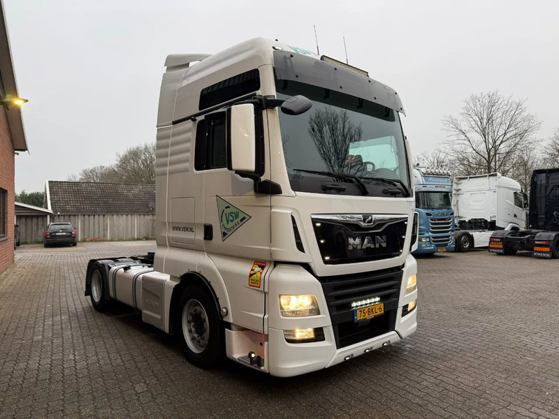 MAN TGX 18.420 XXL Lowdeck Standairco 2x tank 626.025KM! Smarttacho 2 NL Truck - Tractor unit: picture 4 MAN TGX 18.420 XXL Lowdeck Standairco 2x tank 626.025KM! Smarttacho 2 NL Truck - Tractor unit: picture 4