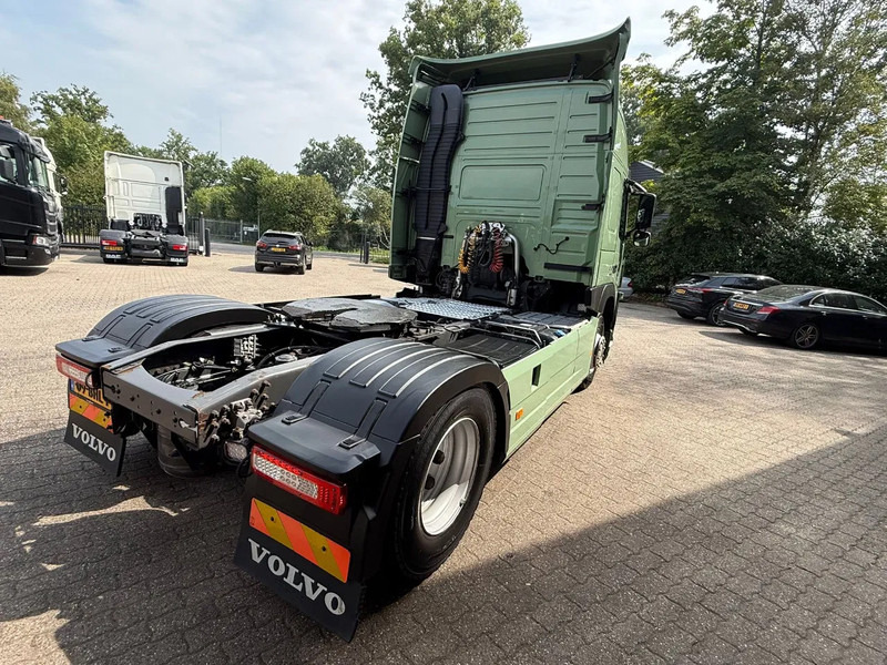 Volvo FM 370 Globetrotter XL Xenon Side skirts NL Truck - Tractor unit: picture 4 Volvo FM 370 Globetrotter XL Xenon Side skirts NL Truck - Tractor unit: picture 4