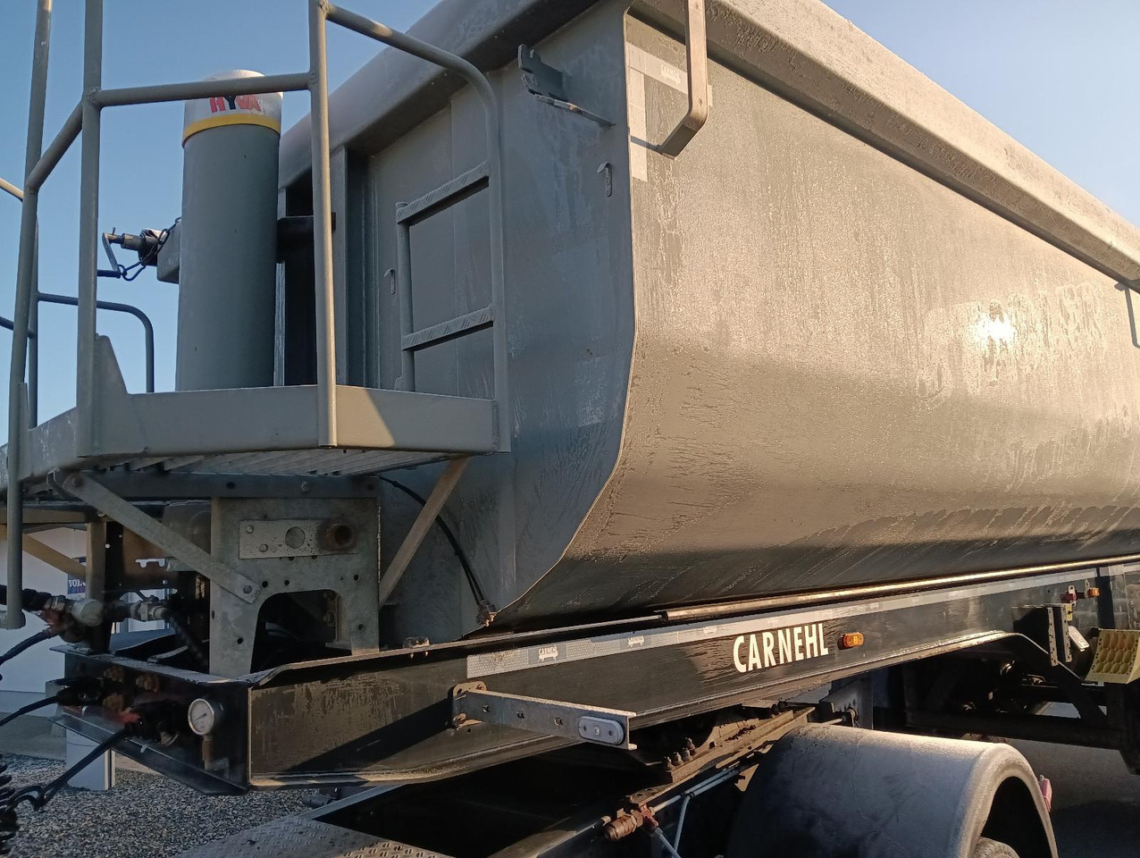 Carnehl CHKS 26m3 5,98t ALCOA Hydr.Klappe HARDOX SAF TÜV - Tipper semi-trailer: picture 3 Carnehl CHKS 26m3 5,98t ALCOA Hydr.Klappe HARDOX SAF TÜV - Tipper semi-trailer: picture 3